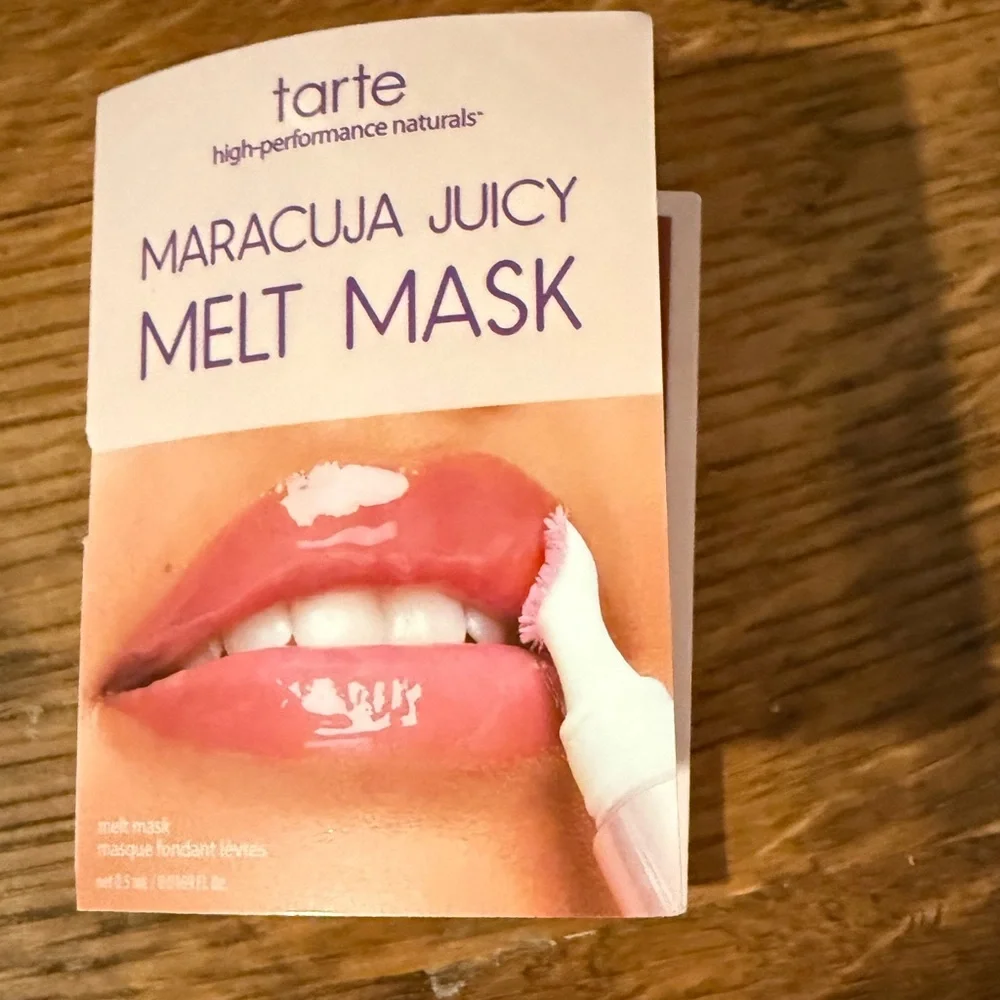 ❤️ 3/$25 TARTE maracuja juicy lip nourishing melt mask in the shade icing